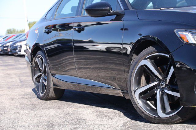 Used 2018 Honda Accord Sport image 3