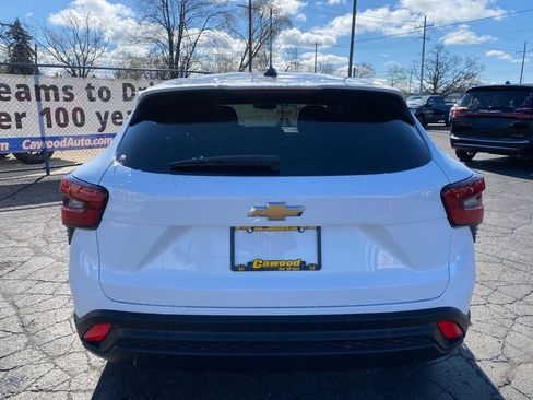 Used 2025 Chevrolet Trax LS w/ Driver Confidence Package image 3
