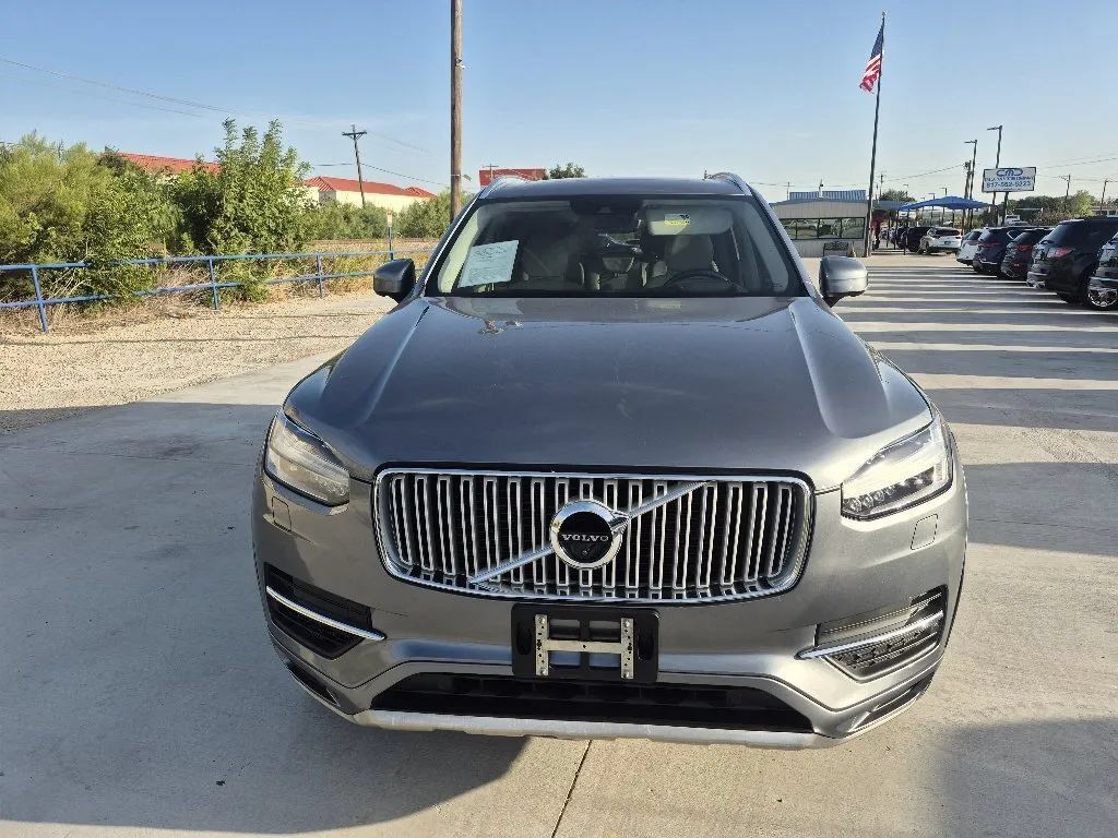 Used 2016 Volvo XC90 T8 Inscription w/ Vision Package AWD/4WD image 3