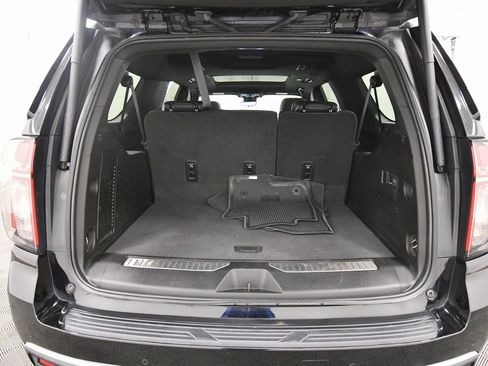 Used 2024 Chevrolet Suburban Premier image 7