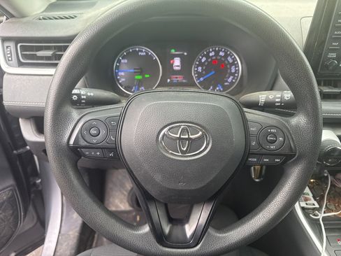 Used 2019 Toyota RAV4 LE image 11