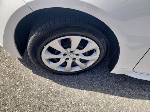 Used 2022 Toyota Corolla LE FWD image 9