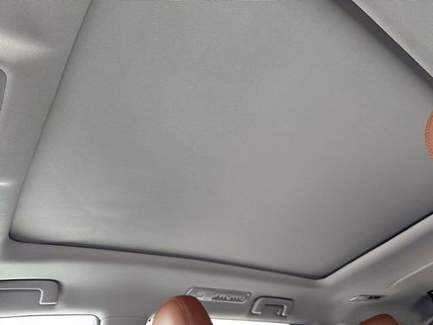 Used 2017 Toyota Highlander Limited image 29