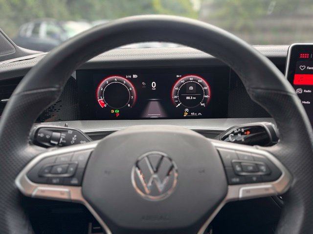 Used 2025 Volkswagen Tiguan SE R-Line AWD/4WD image 19