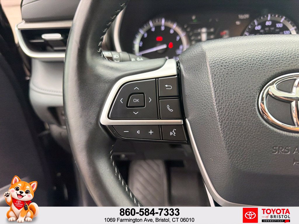Used 2022 Toyota Highlander XLE AWD/4WD image 22