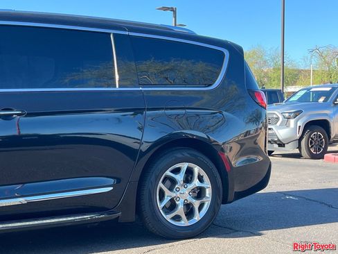 Used 2020 Chrysler Pacifica Limited FWD image 10
