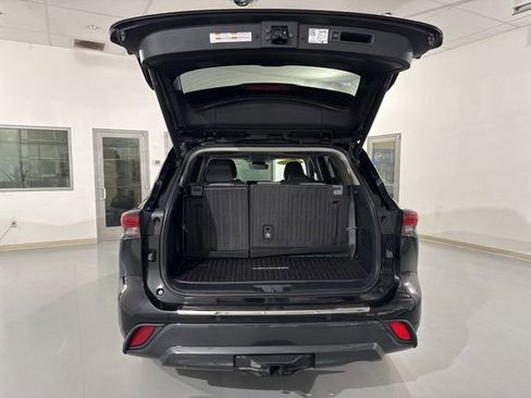 Used 2024 Toyota Highlander Limited AWD/4WD image 13