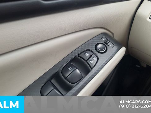 Used 2025 Nissan Altima 2.5 SV image 19