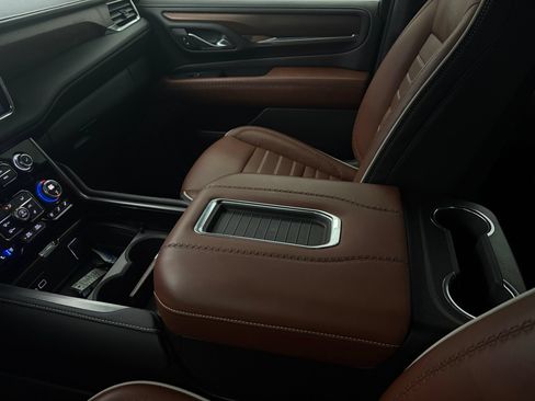 Used 2023 GMC Yukon XL Denali Ultimate w/ LPO, Floor Liner Package AWD/4WD image 42