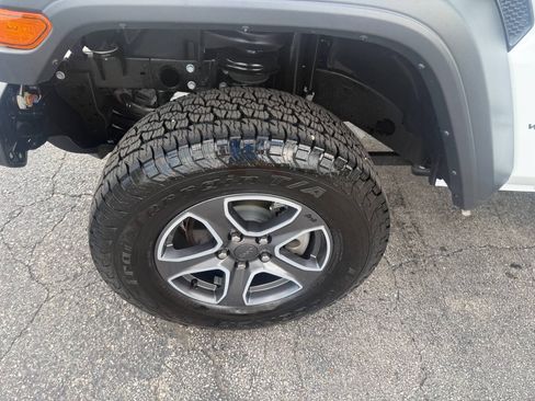 Used 2025 Jeep Wrangler Sport AWD/4WD image 17