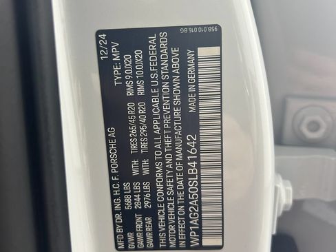 Certified 2025 Porsche Macan S AWD/4WD image 31