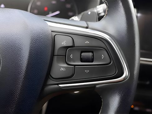 Used 2023 Buick Envision Essence FWD image 18