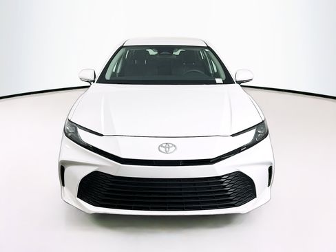 Used 2025 Toyota Camry LE image 2