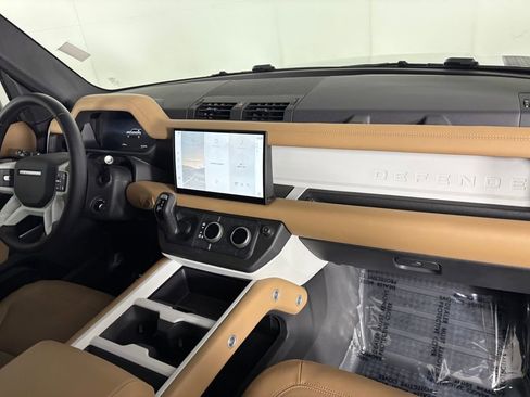 Used 2025 Land Rover Defender 110 S image 35