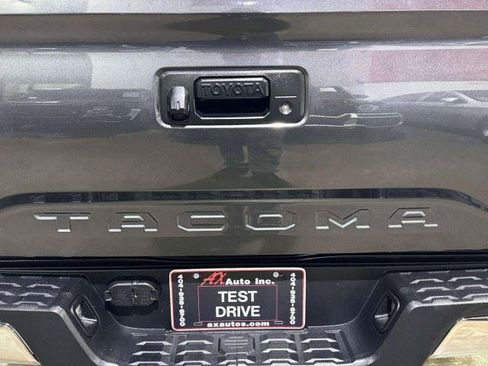 Used 2019 Toyota Tacoma SR5 RWD image 19