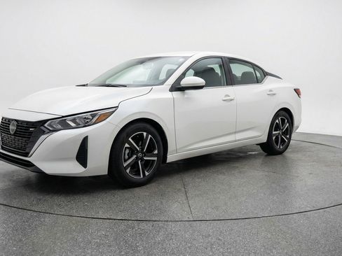 Used 2025 Nissan Sentra SV image 3