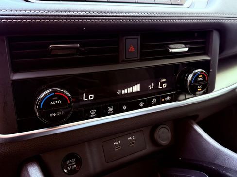 Used 2024 Nissan Rogue SV AWD/4WD image 13