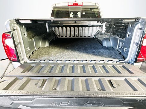 Used 2024 GMC Canyon Elevation w/ Elevation Premium Package image 27