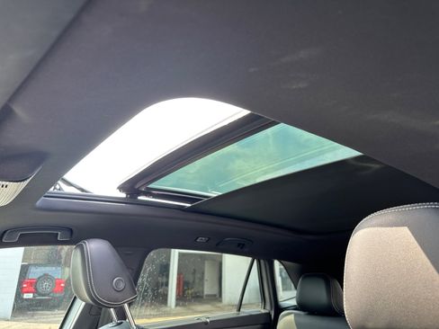 Used 2024 Volkswagen Atlas Cross Sport SE w/ Panoramic Sunroof Package image 8