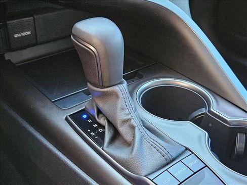 Used 2023 Toyota Camry SE image 12