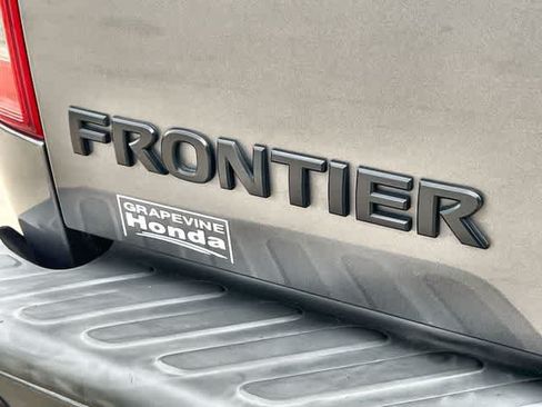 Used 2020 Nissan Frontier SV w/ Midnight Edition Floor Mats RWD image 8