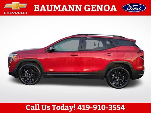 Used 2024 GMC Terrain SLE w/ Driver Convenience Package FWD image 12