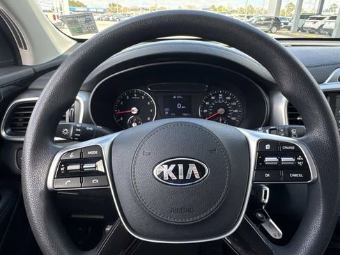 Used 2020 Kia Sorento LX image 26