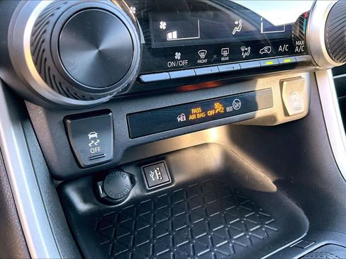 Used 2025 Toyota RAV4 LE image 33