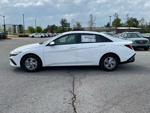 New 2026 Hyundai Elantra SE w/ Cargo Package FWD image 4