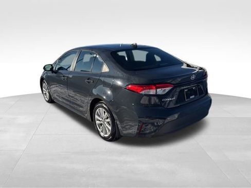 Used 2023 Toyota Corolla LE image 3