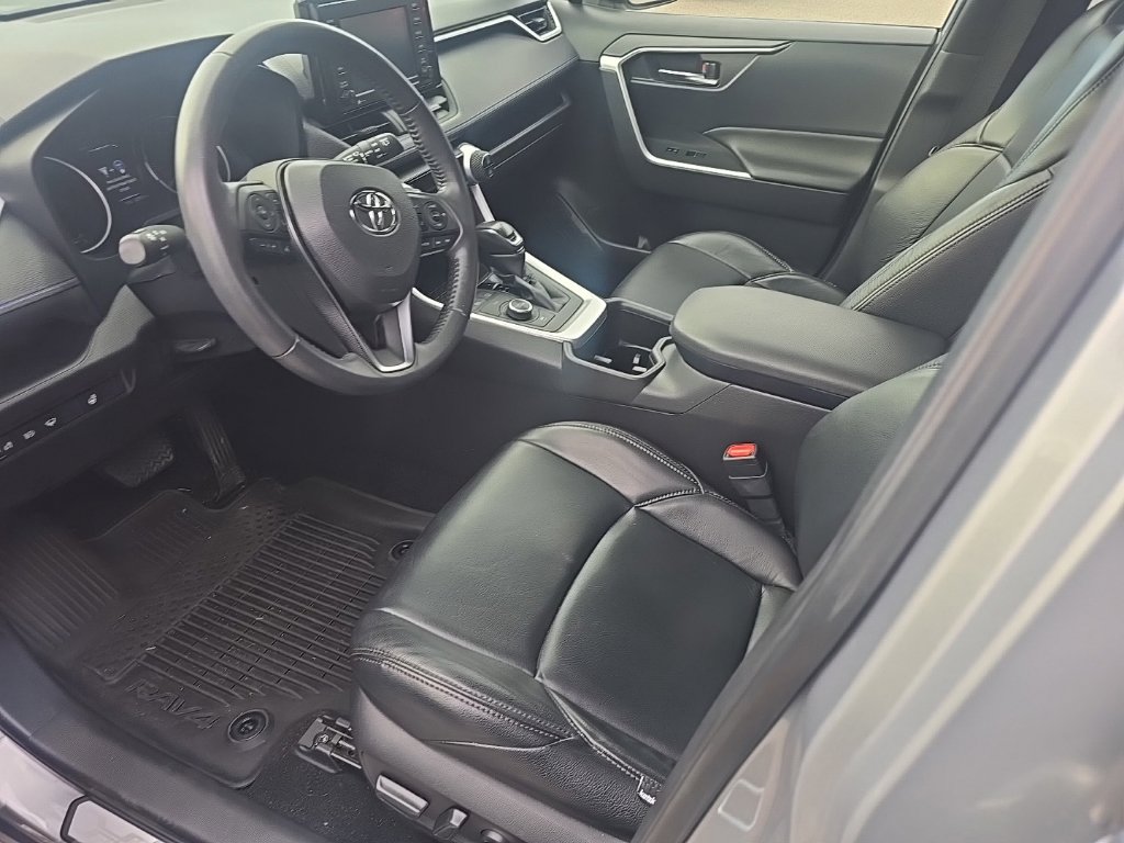 Used 2022 Toyota RAV4 SE w/ SE Grade Weather Package AWD/4WD image 12