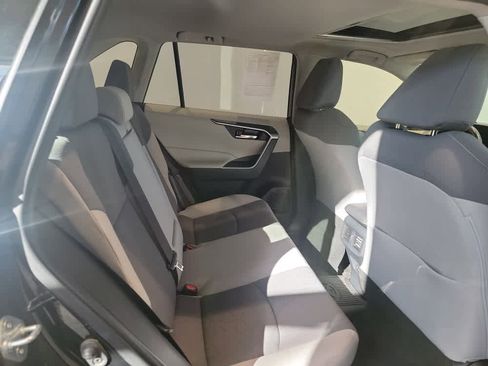 Used 2021 Toyota RAV4 XLE image 19