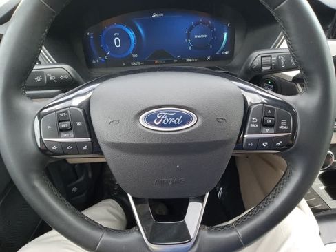 Used 2022 Ford Escape SEL w/ Technology Package AWD/4WD image 15