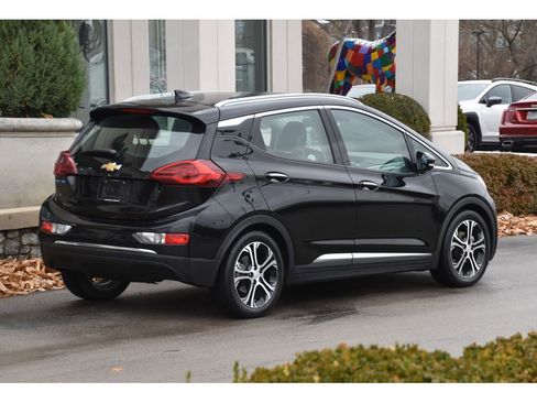Used 2021 Chevrolet Bolt Premier w/ Infotainment Package image 4