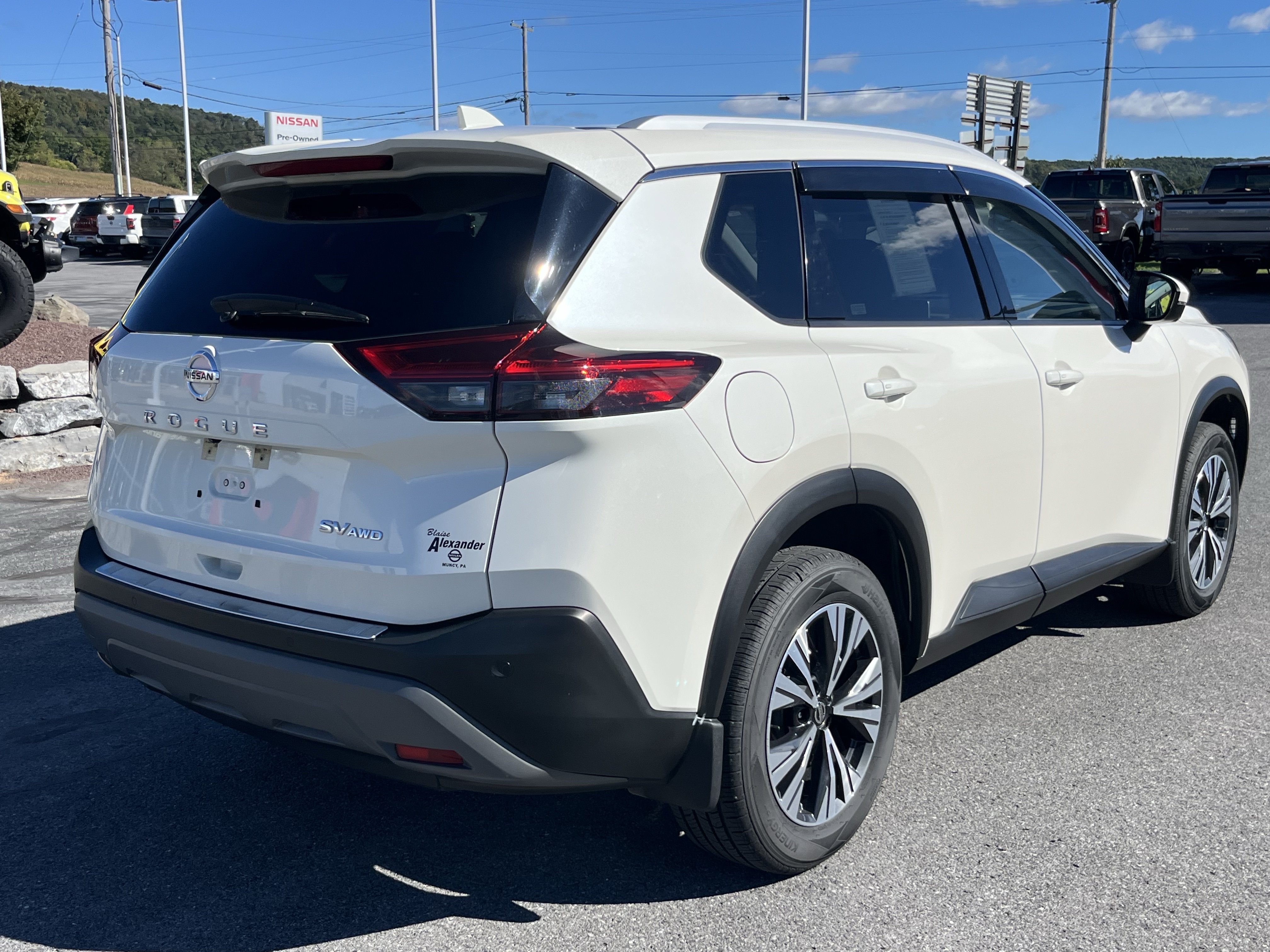 Used 2021 Nissan Rogue SV w/ Premium Package AWD/4WD image 5
