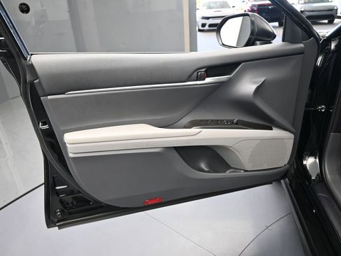 Used 2024 Toyota Camry SE image 16