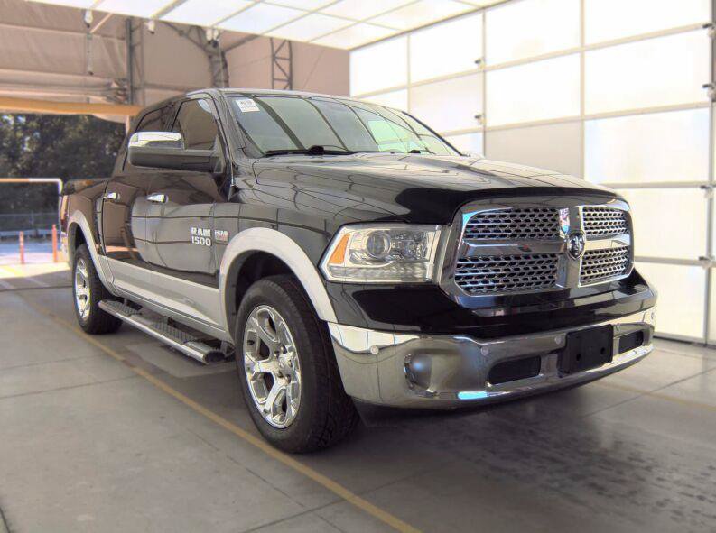 Used 2017 RAM 1500 Laramie w/ Convenience Group AWD/4WD image 5
