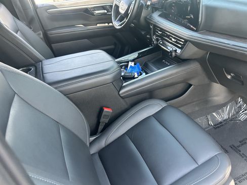 Certified 2025 Chevrolet Suburban Z71 AWD/4WD image 13