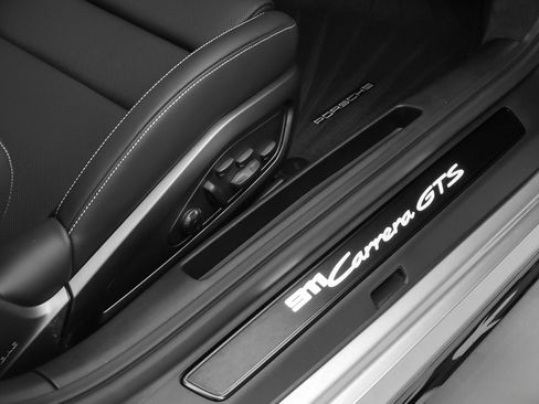Certified 2025 Porsche 911 Carrera GTS RWD image 26