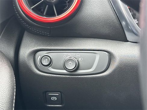 Used 2020 Chevrolet Blazer LT image 17