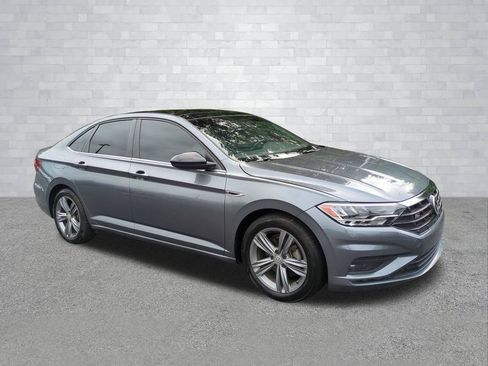 Used 2020 Volkswagen Jetta R-Line w/ R-Line Cold Weather Package FWD image 2
