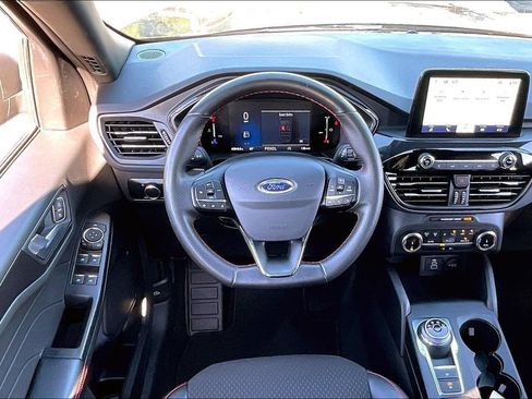 Certified 2025 Ford Escape ST-Line AWD/4WD image 4