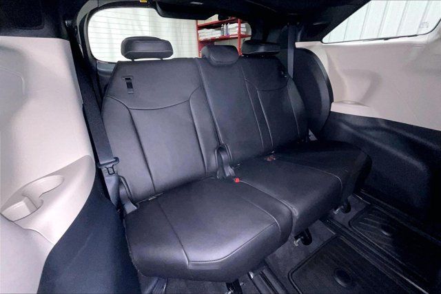Used 2026 Toyota Sienna Limited AWD/4WD image 29