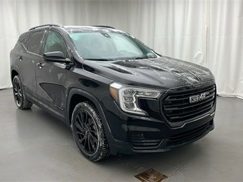 Used 2023 GMC Terrain SLE w/ Driver Convenience Package image 2