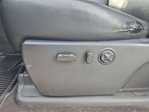 Used 2014 GMC Sierra 3500 SLT w/ SLT Convenience Package image 18