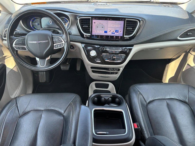 Used 2022 Chrysler Pacifica Touring-L FWD image 16
