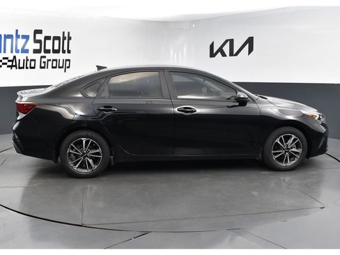 Certified 2022 Kia Forte LXS FWD image 6