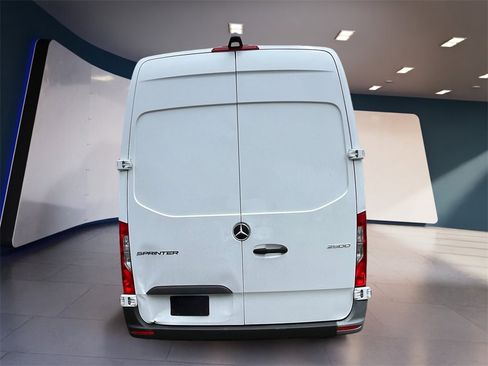 Used 2022 Mercedes-Benz Sprinter 2500 image 4