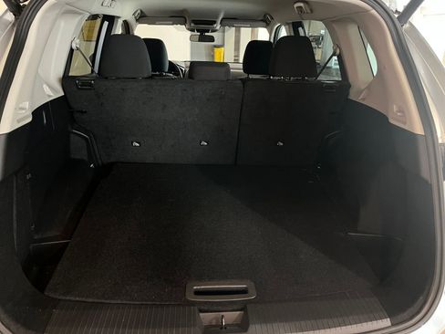 Used 2025 Nissan Rogue SV image 32