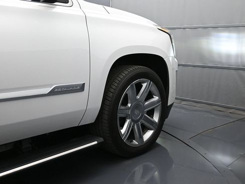 Used 2020 Cadillac Escalade Premium Luxury AWD/4WD image 45